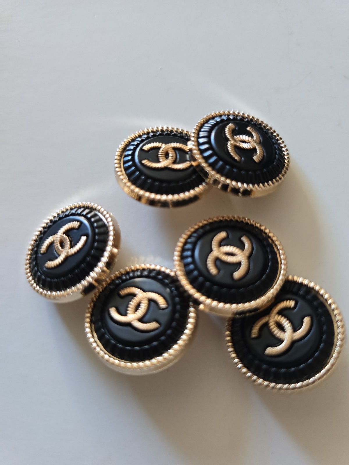 STAMPED Chanel lot of 6 Designer Black Gold Button Metal 23mm STAMPED Chanel lot of 6 Designer Black Gold Button Metal 23mm