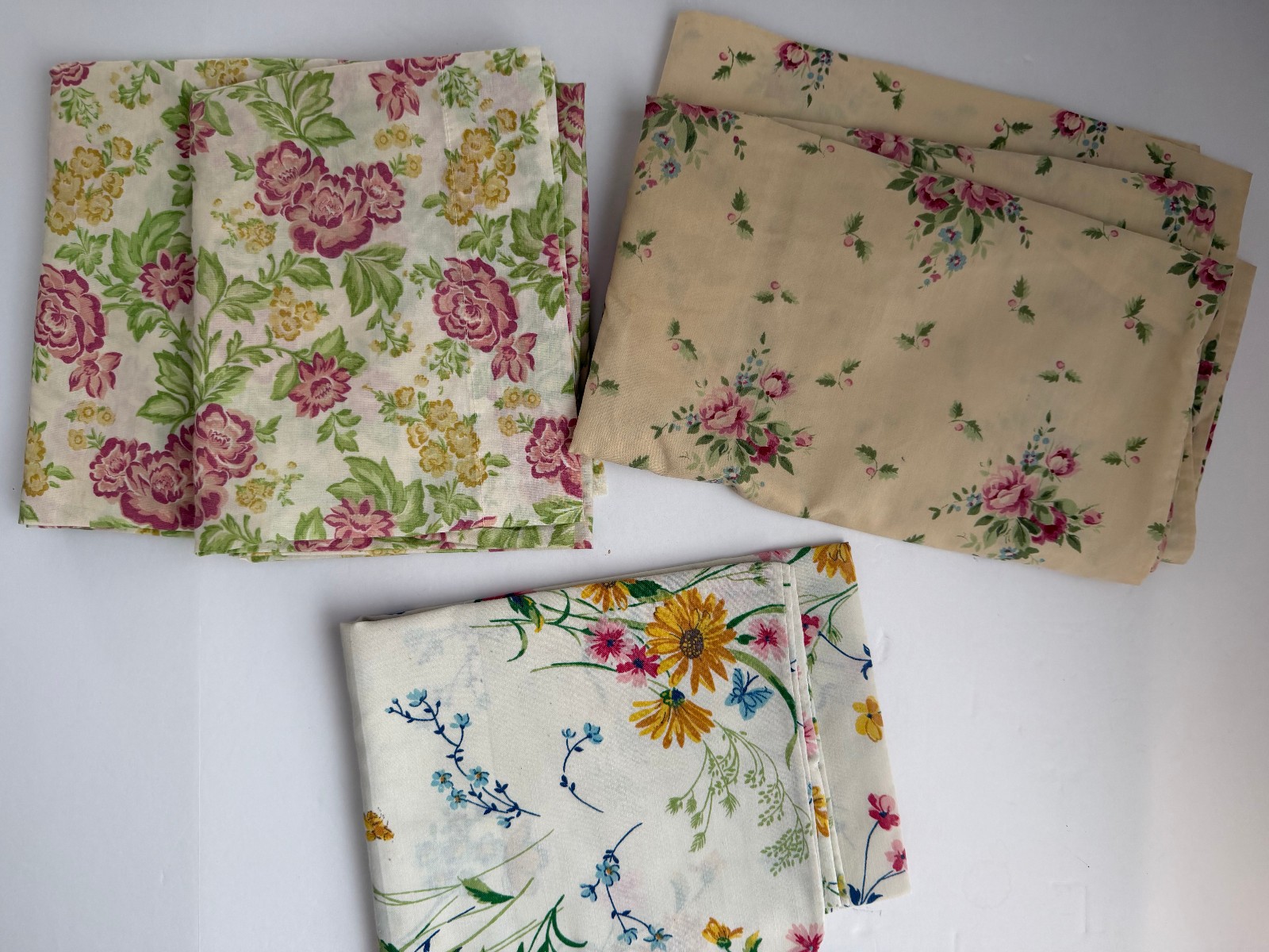 Vintage lot of 4 pillow cases Floral prints. Standard size Vintage lot of 4 pillow cases Floral prints. Standard size