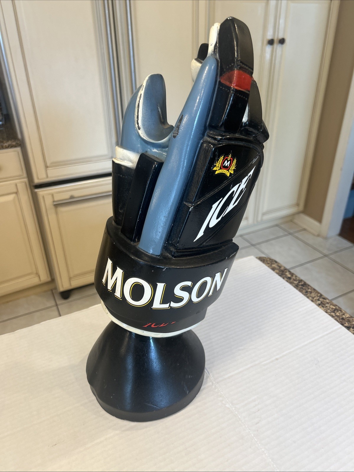 1995 17” MOLSON HOCKEY GLOVE BEER HOLDER COLLECTIBLE DISPLAY MILLER BEER BREW 1995 17” MOLSON HOCKEY GLOVE BEER HOLDER COLLECTIBLE DISPLAY MILLER BEER BREW