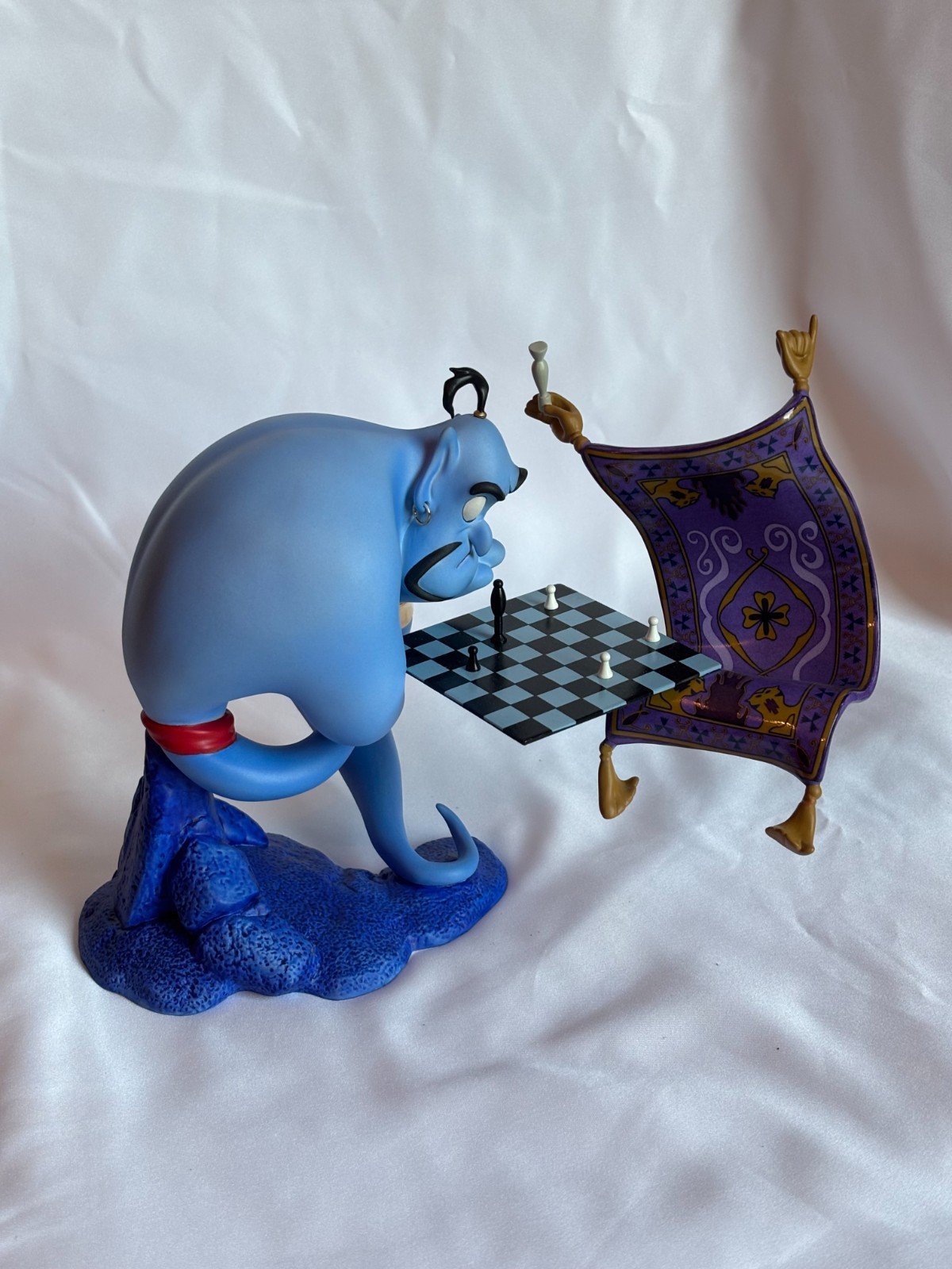 WDCC Aladdin Genie & Carpet I'm Losing to a Rug LE 734/12500 Box Sealed COA WDCC Aladdin Genie & Carpet I'm Losing to a Rug LE 734/12500 Box Sealed COA