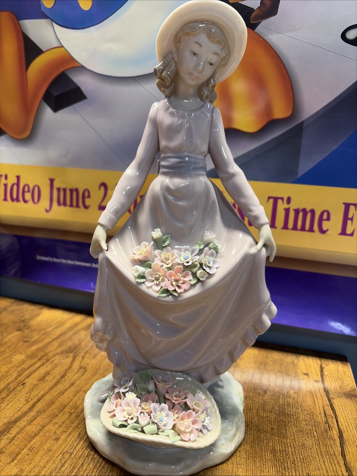 Lladro "Flowers In The Basket" 5027 W/O Box Perfect Condition Lladro "Flowers In The Basket" 5027 W/O Box Perfect Condition