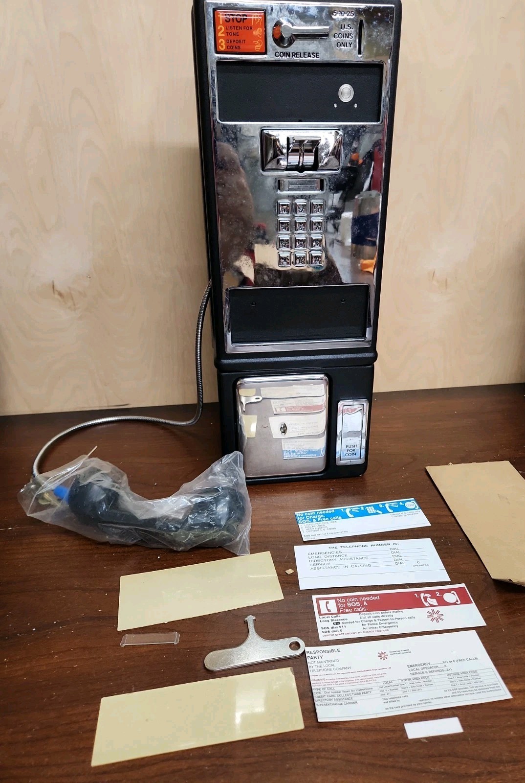 PARTS/REPAIR RARE Vintage Ernest Group Coin Payphone (1999) SOLD AS IS BRAND NEW PARTS/REPAIR RARE Vintage Ernest Group Coin Payphone (1999) SOLD AS IS BRAND NEW