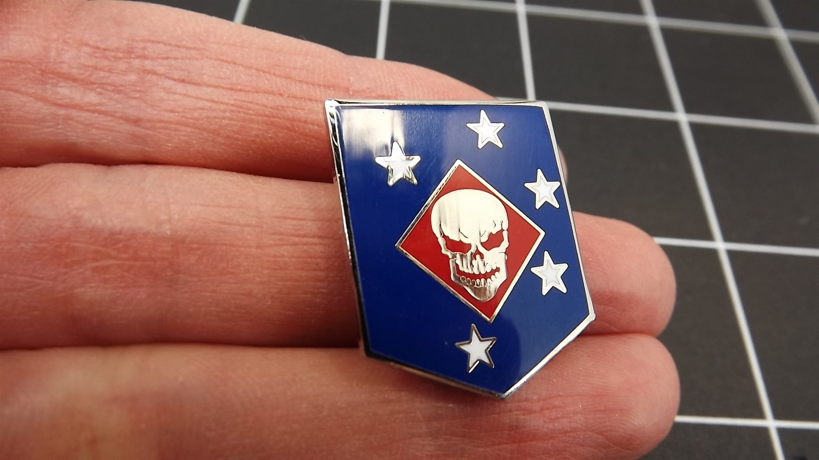 BRAND NEW Lapel Pin U.S. MARINE CORPS RAIDER Skull & Stars Enamel 1" BRAND NEW Lapel Pin U.S. MARINE CORPS RAIDER Skull & Stars Enamel 1"