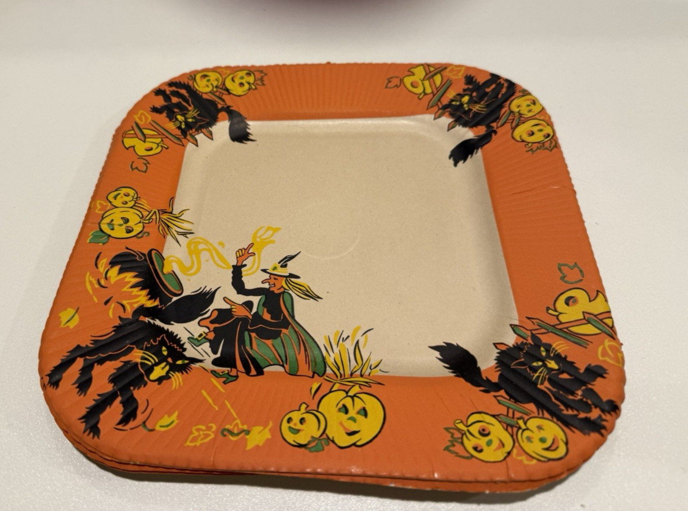 VINTAGE 1940s-1950s HALLOWEEN SQUARE RIBBED PAPER PLATE(S) 9" UNUSED VINTAGE 1940s-1950s HALLOWEEN SQUARE RIBBED PAPER PLATE(S) 9" UNUSED
