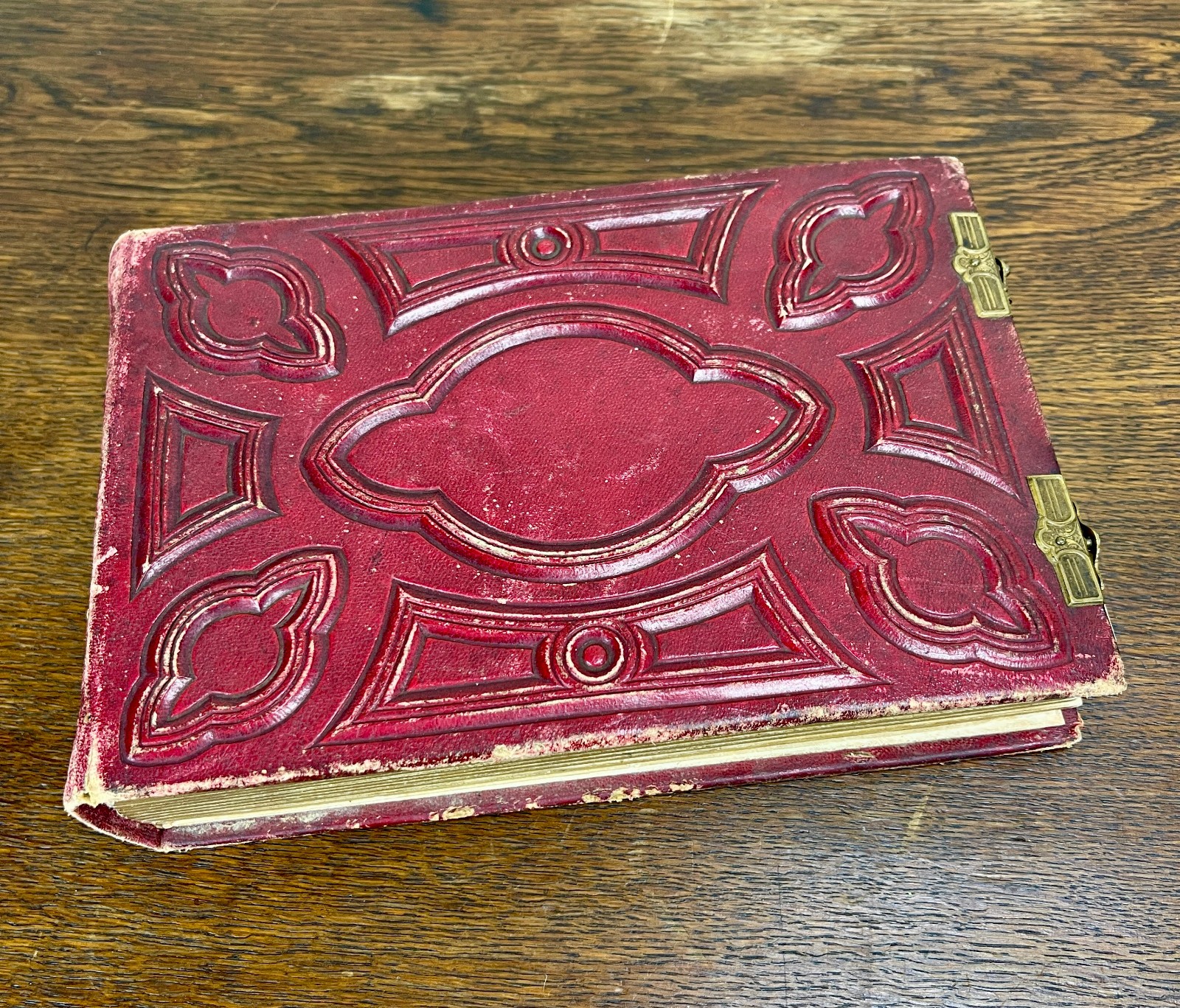 Antique 1860s Victorian Leather Photo Album 12 Tintypes 17 CDVs Iowa USA Antique 1860s Victorian Leather Photo Album 12 Tintypes 17 CDVs Iowa USA