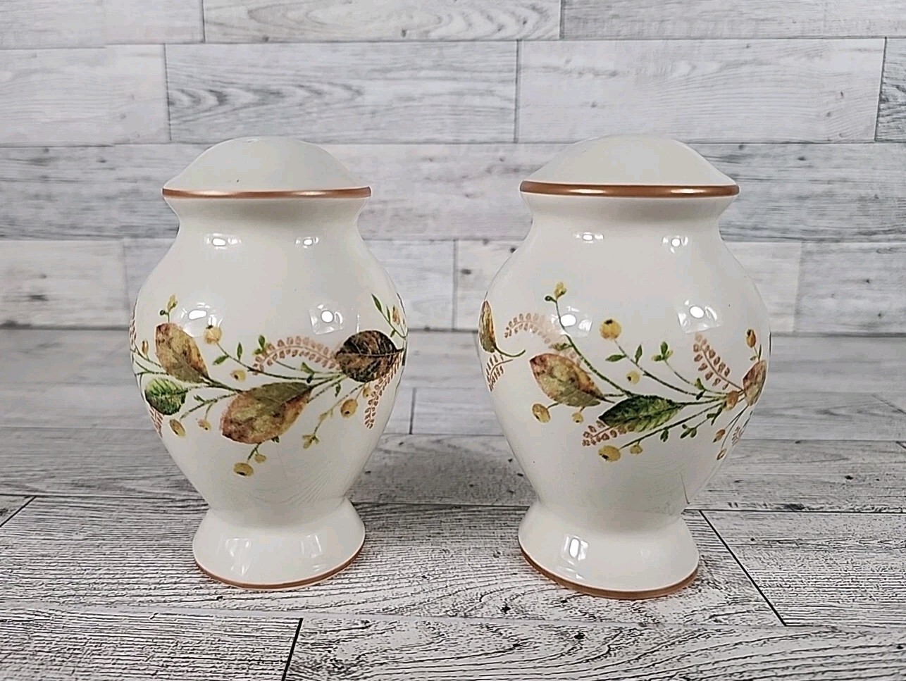 St. Nicholas Square Winter Bouquet Salt & Pepper Shakers Set 4"