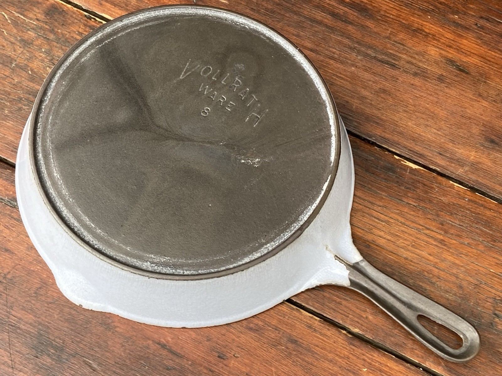 Vollrath Cast Iron #8 Enameled Skillet Vollrath Cast Iron #8 Enameled Skillet