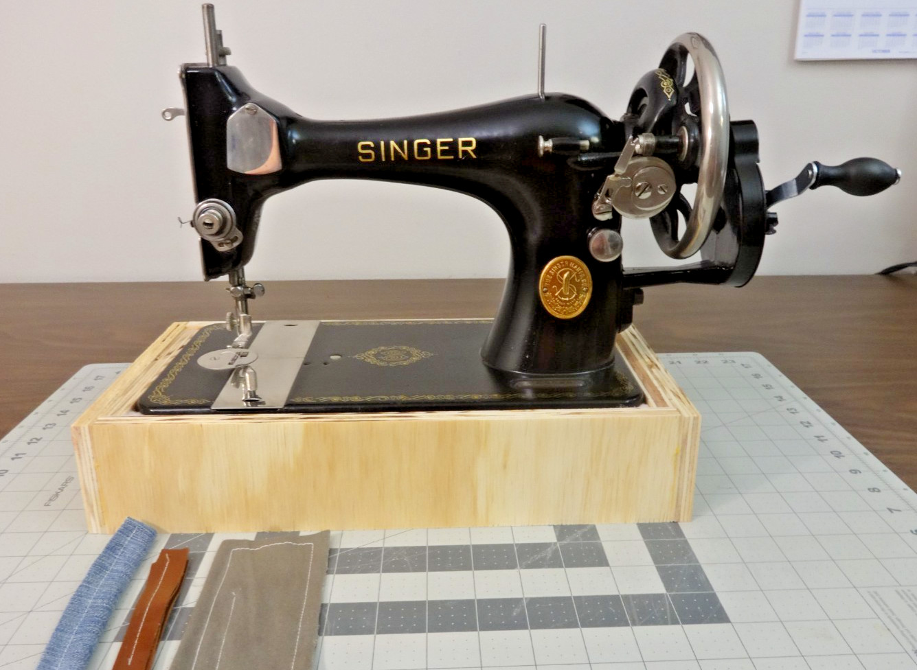 SERVICED - 1937 SINGER 128 3/4 Size Sewing Machine w/Hand Crank - Leather, Denim SERVICED - 1937 SINGER 128 3/4 Size Sewing Machine w/Hand Crank - Leather, Denim