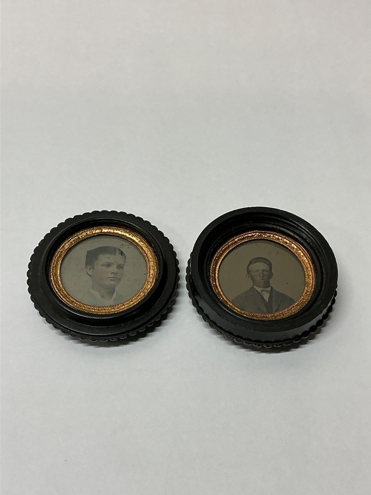1860s Oreo Union Case Krainik 752 Mother of Pearl Double Tintype Portrait Scarce 1860s Oreo Union Case Krainik 752 Mother of Pearl Double Tintype Portrait Scarce