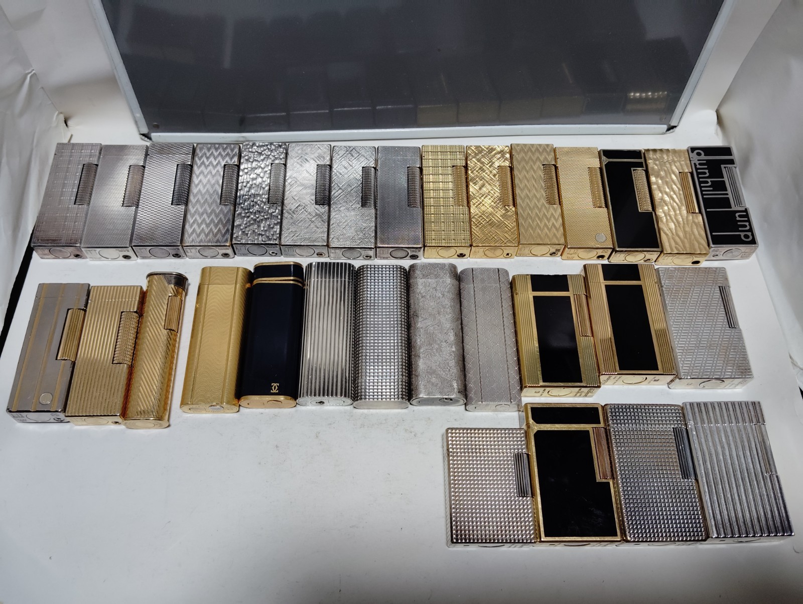 Lot of Gas lighters in need of a lot of repairs Lot of Gas lighters in need of a lot of repairs