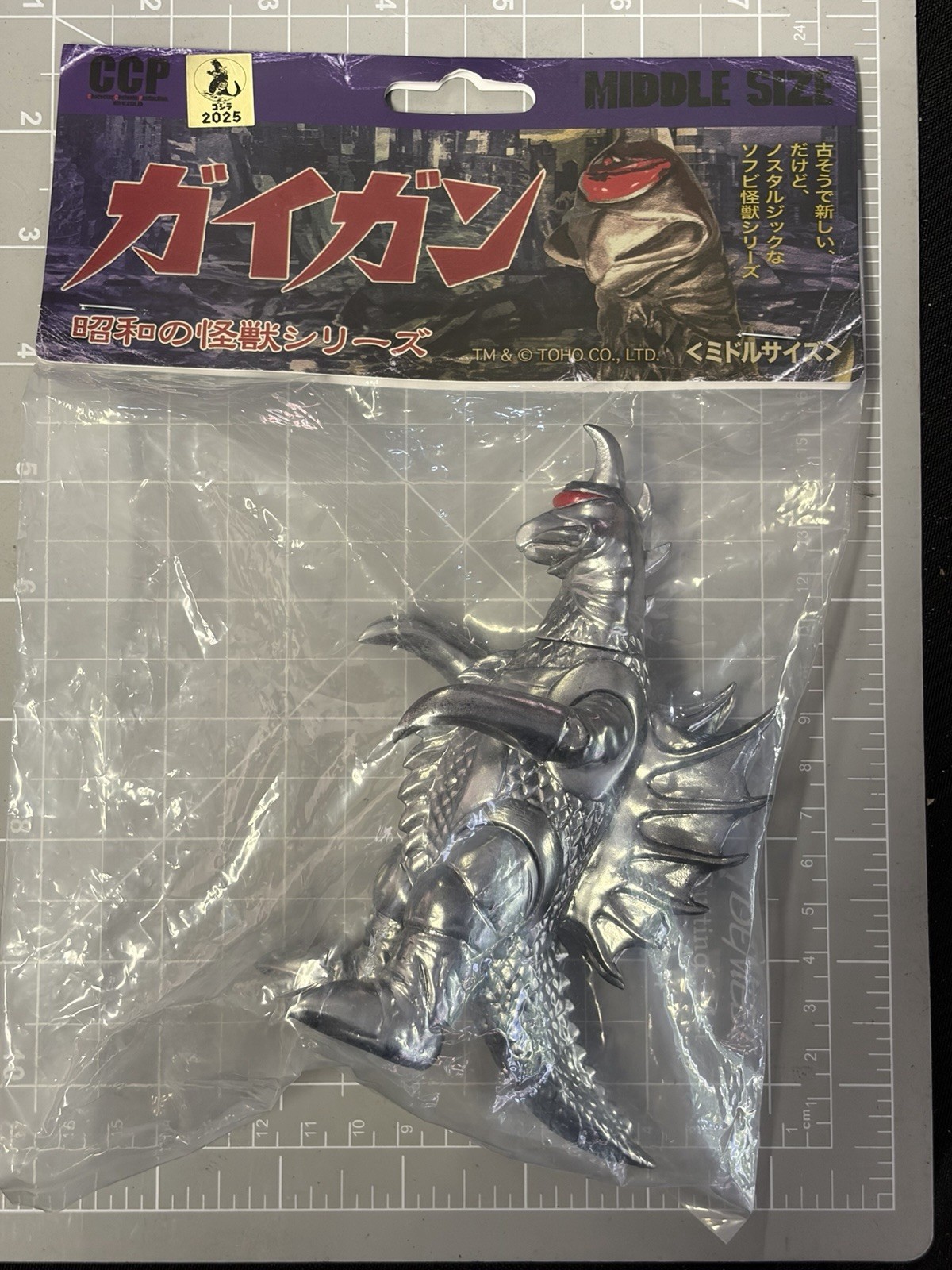 CCP MIDDLE SIZE 13 KAIJU G vs. GIGAN PLATING PAINT SILVER Ver. 120mm PVC Figure