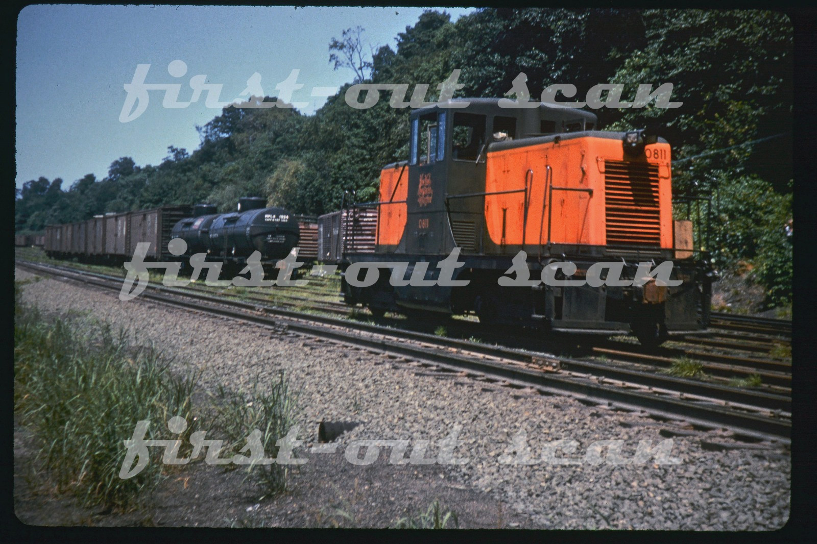R DUPLICATE SLIDE - New Haven NH 0811 GE 44-ton Scene Norwich CT 1955 R DUPLICATE SLIDE - New Haven NH 0811 GE 44-ton Scene Norwich CT 1955