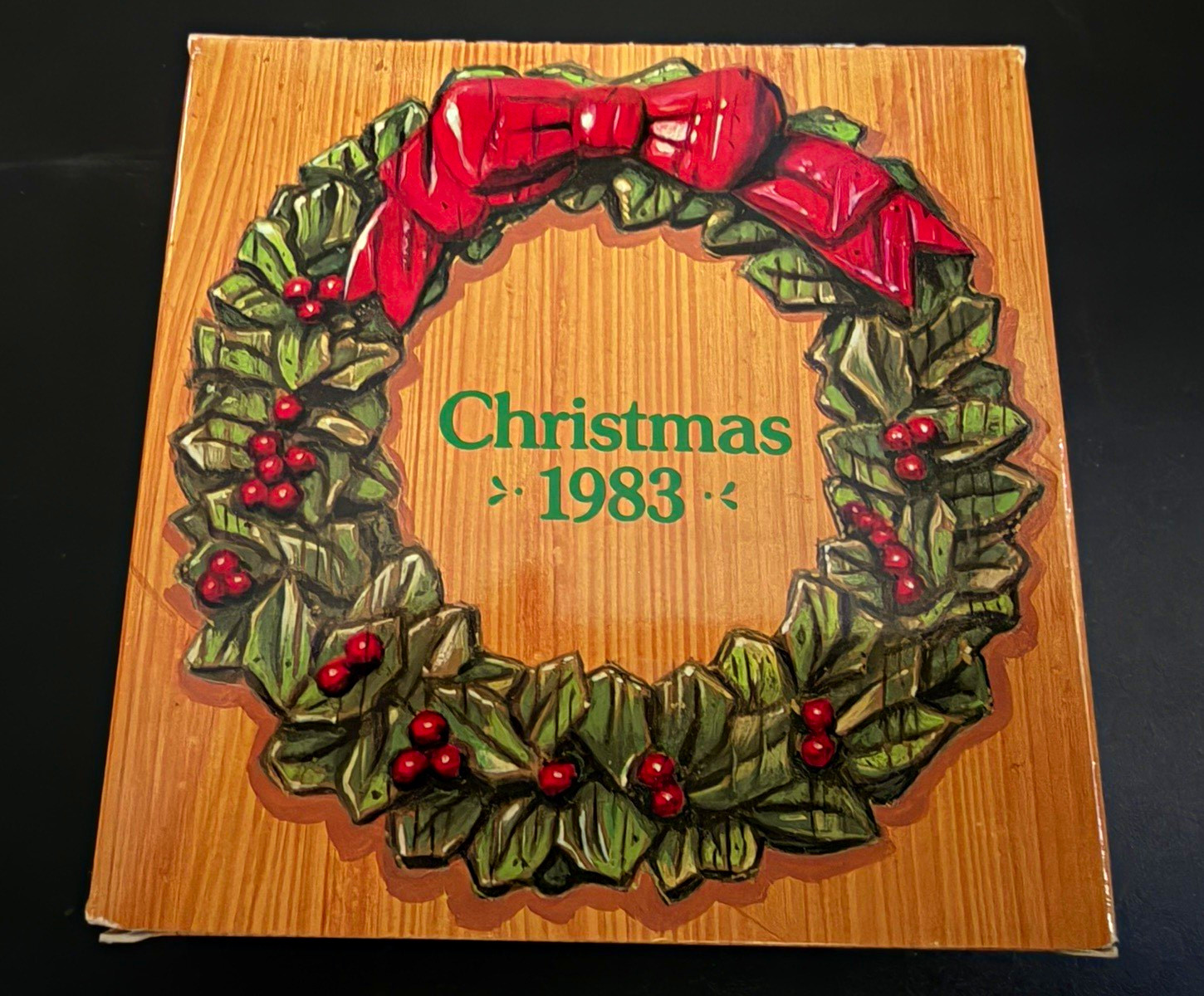 Avon 1983 Christmas Holly Wreath Wall Decor Plaque, Green/Red Wood Avon 1983 Christmas Holly Wreath Wall Decor Plaque, Green/Red Wood