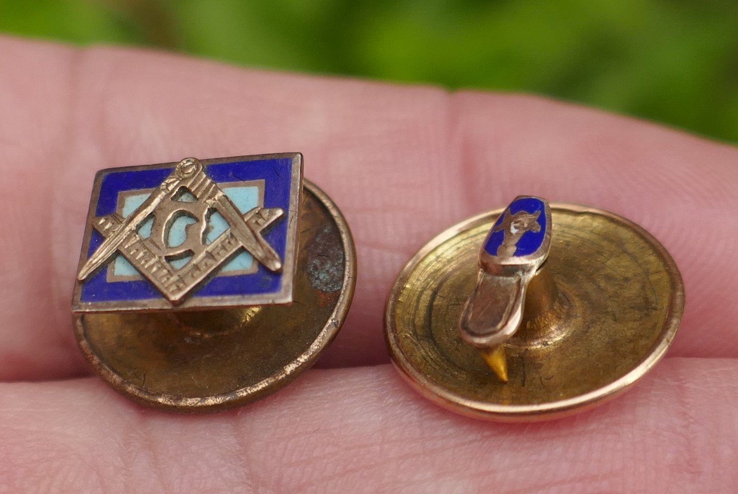 Ant. Lot of 2 - 10k Freemasonry Blue Slipper and Masonic Square & Compass Pin's Ant. Lot of 2 - 10k Freemasonry Blue Slipper and Masonic Square & Compass Pin's