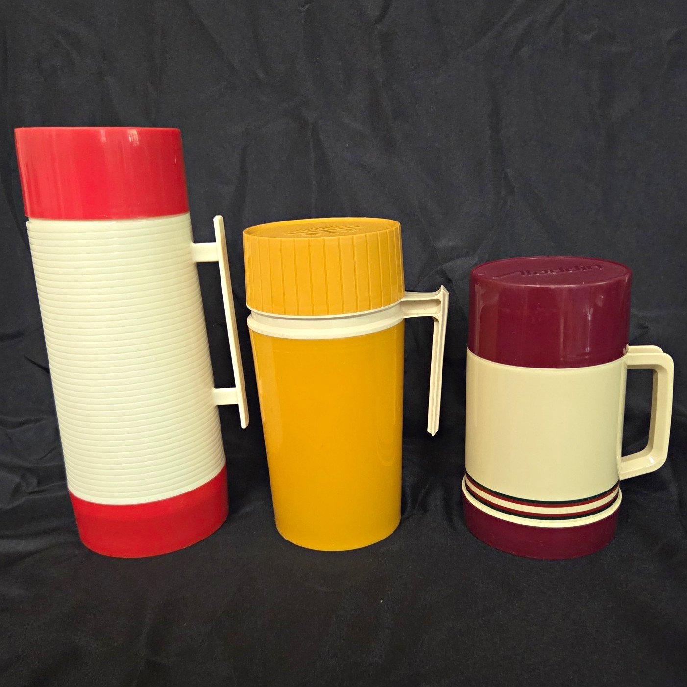 Vintage Aladdin & Thermos Vintage Plastic Beverage Jugs Lot. Glass Liners Intact Vintage Aladdin & Thermos Vintage Plastic Beverage Jugs Lot. Glass Liners Intact