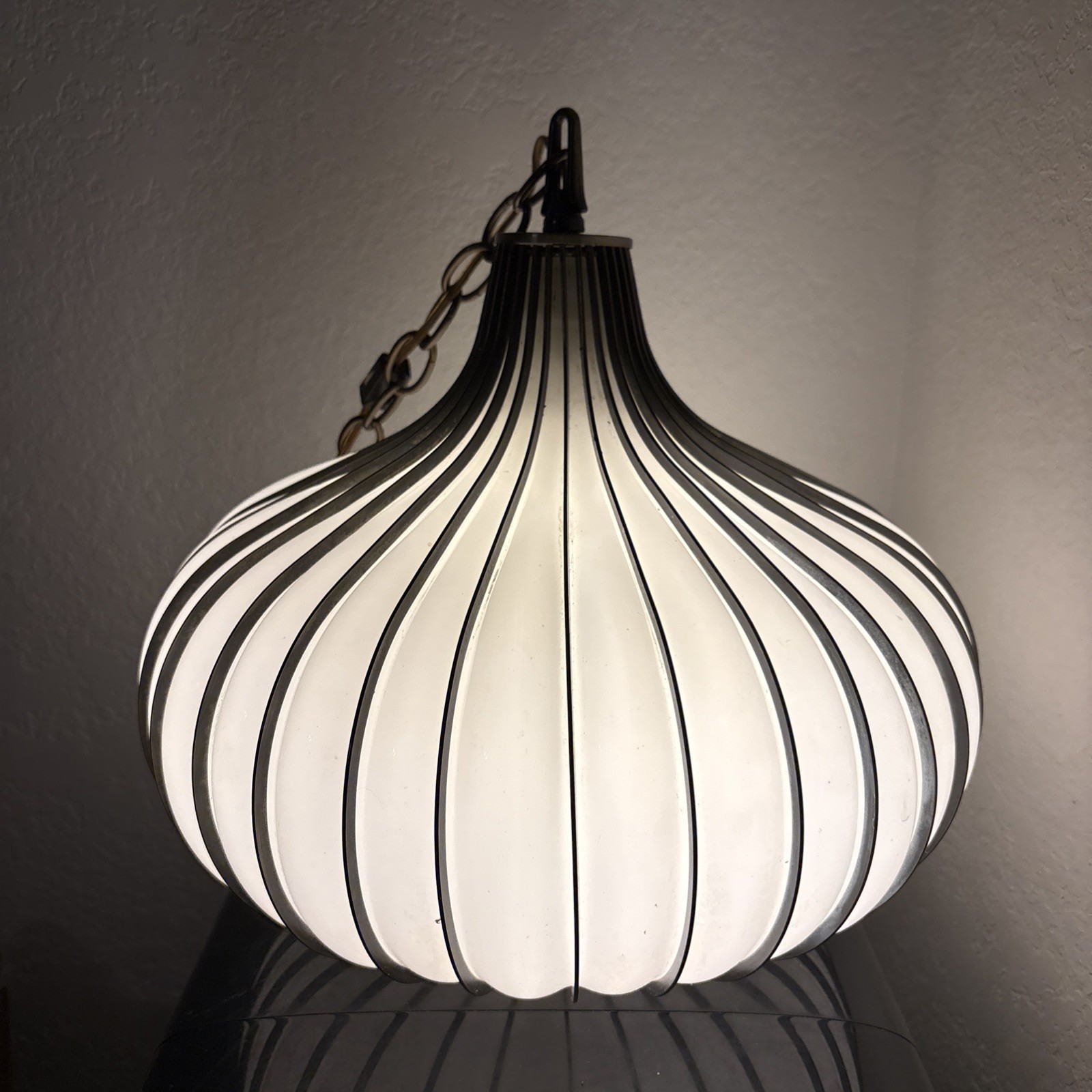 Mid Century 1960’s Onion Garlic Hanging Pendant Swag Light Lamp Retro 5' Chain Mid Century 1960’s Onion Garlic Hanging Pendant Swag Light Lamp Retro 5' Chain