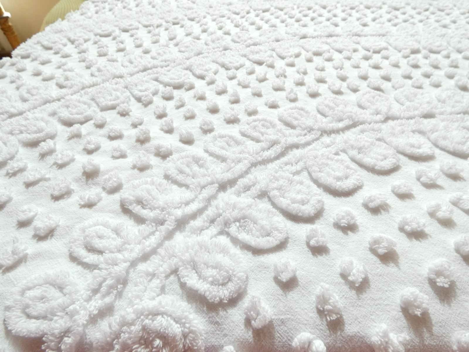 VINTAGE CHENILLE BEDSPREAD FABRIC PLUSH BRIGHT WHITE 24" X 18" Inches A+