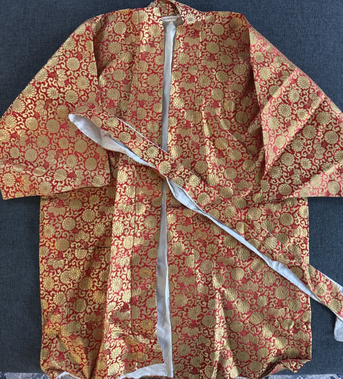 "VTG 1960s Japanese Imperial Brocade Kimono Style Robe Red & Gold Metallic "VTG 1960s Japanese Imperial Brocade Kimono Style Robe Red & Gold Metallic