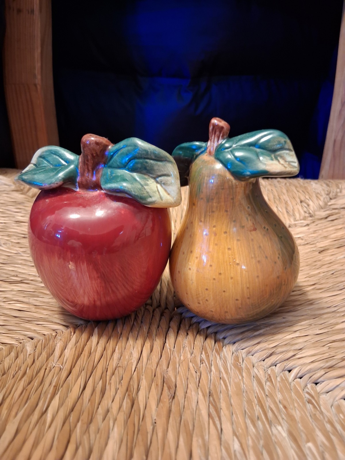 VTG Hand Painted Ceramic Apple & Pear Fruit Salt & Pepper Shaker Set, 2pc
