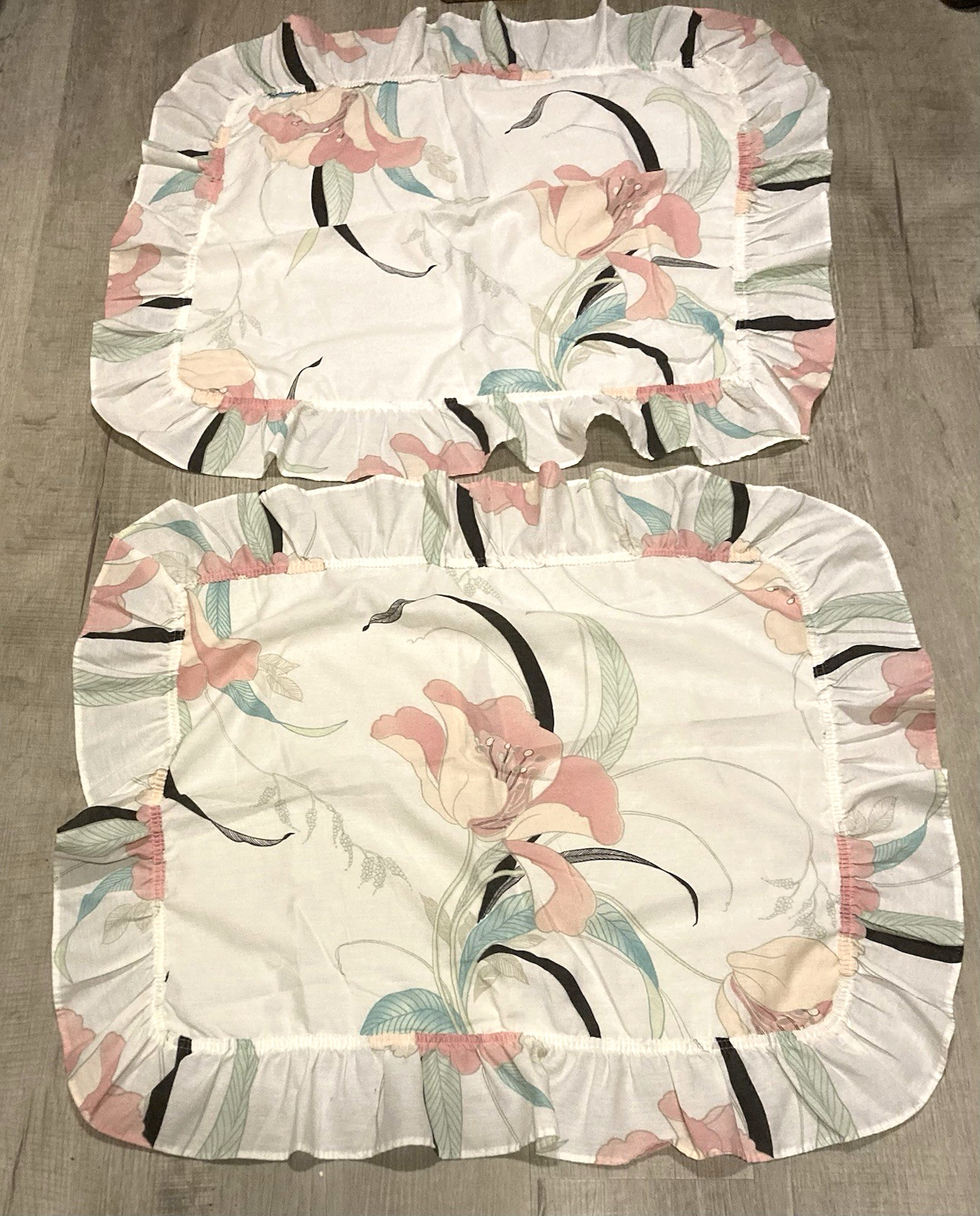 Vintage Springmaid Floral Pillowcase Shams Ruffles Standard Size Vintage Springmaid Floral Pillowcase Shams Ruffles Standard Size
