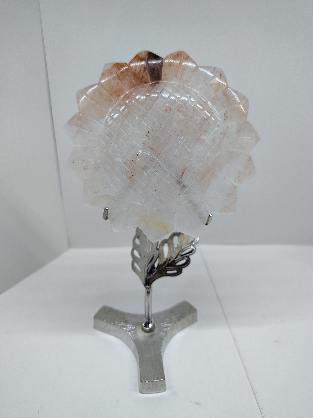 Beautiful Fire Quartz Daisy Crystal Carving Mineral Beautiful Fire Quartz Daisy Crystal Carving Mineral