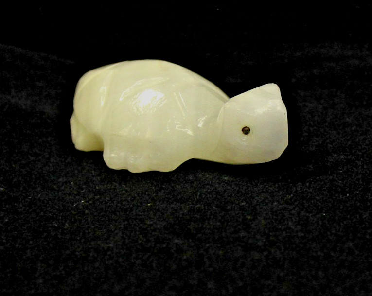 Vintage Hand Carved White Quarts Turtle Figurine or Paperweight, ~3" long x 1.5" Vintage Hand Carved White Quarts Turtle Figurine or Paperweight, ~3" long x 1.5"