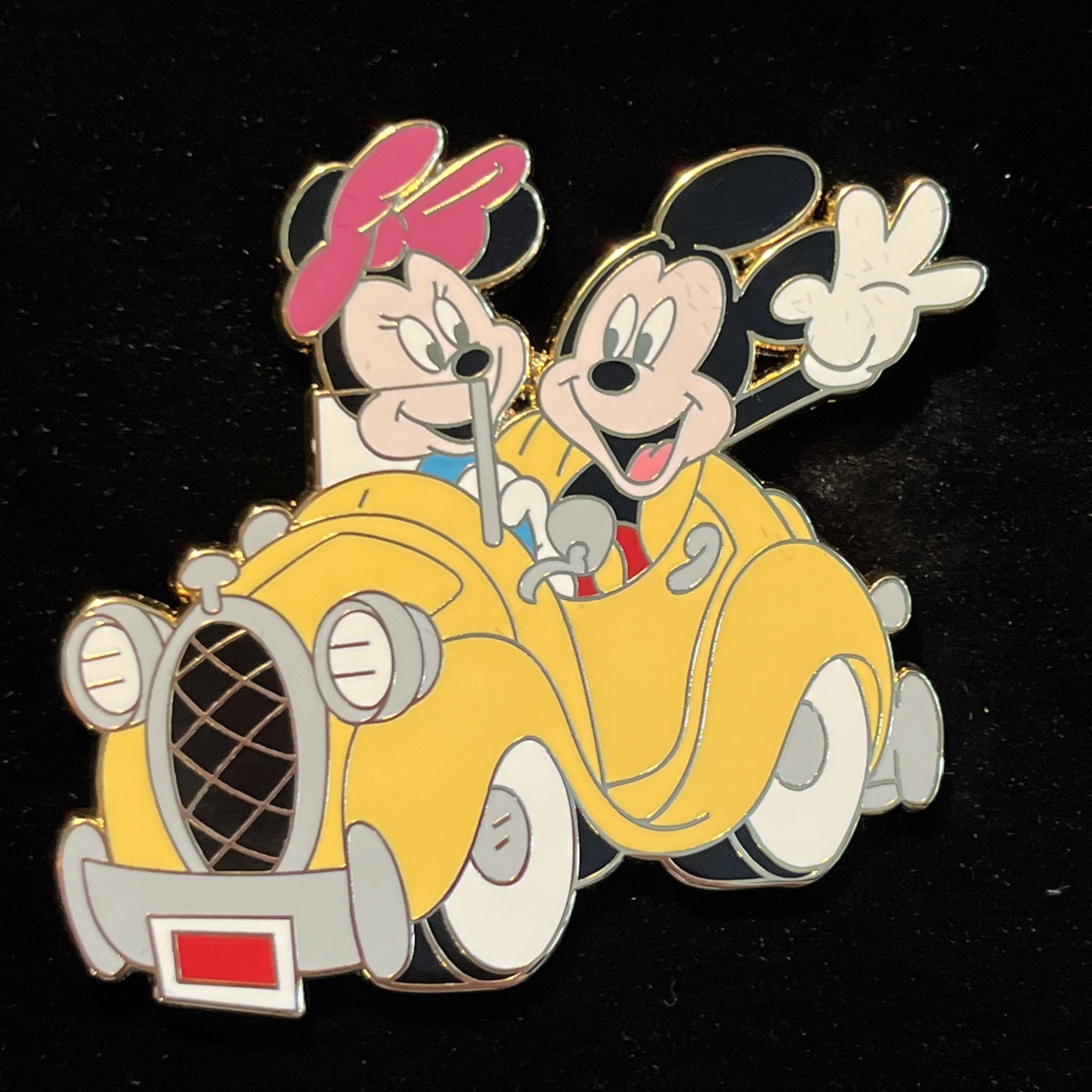 LE100 Disney Shopping Minnie & Mickey Mouse Car “ Once Upon A Mouse” Pin Rare LE100 Disney Shopping Minnie & Mickey Mouse Car “ Once Upon A Mouse” Pin Rare