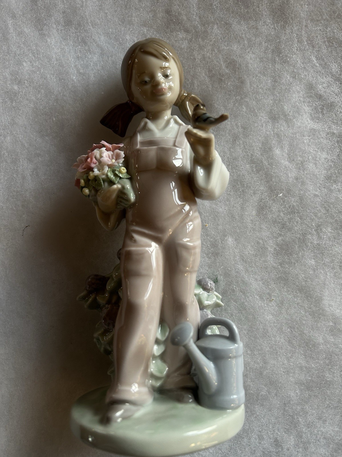 LLADRO DAISA 1983 Hand Made in Spain GIRL with Bird Flowers 7.2" tall Figurine
