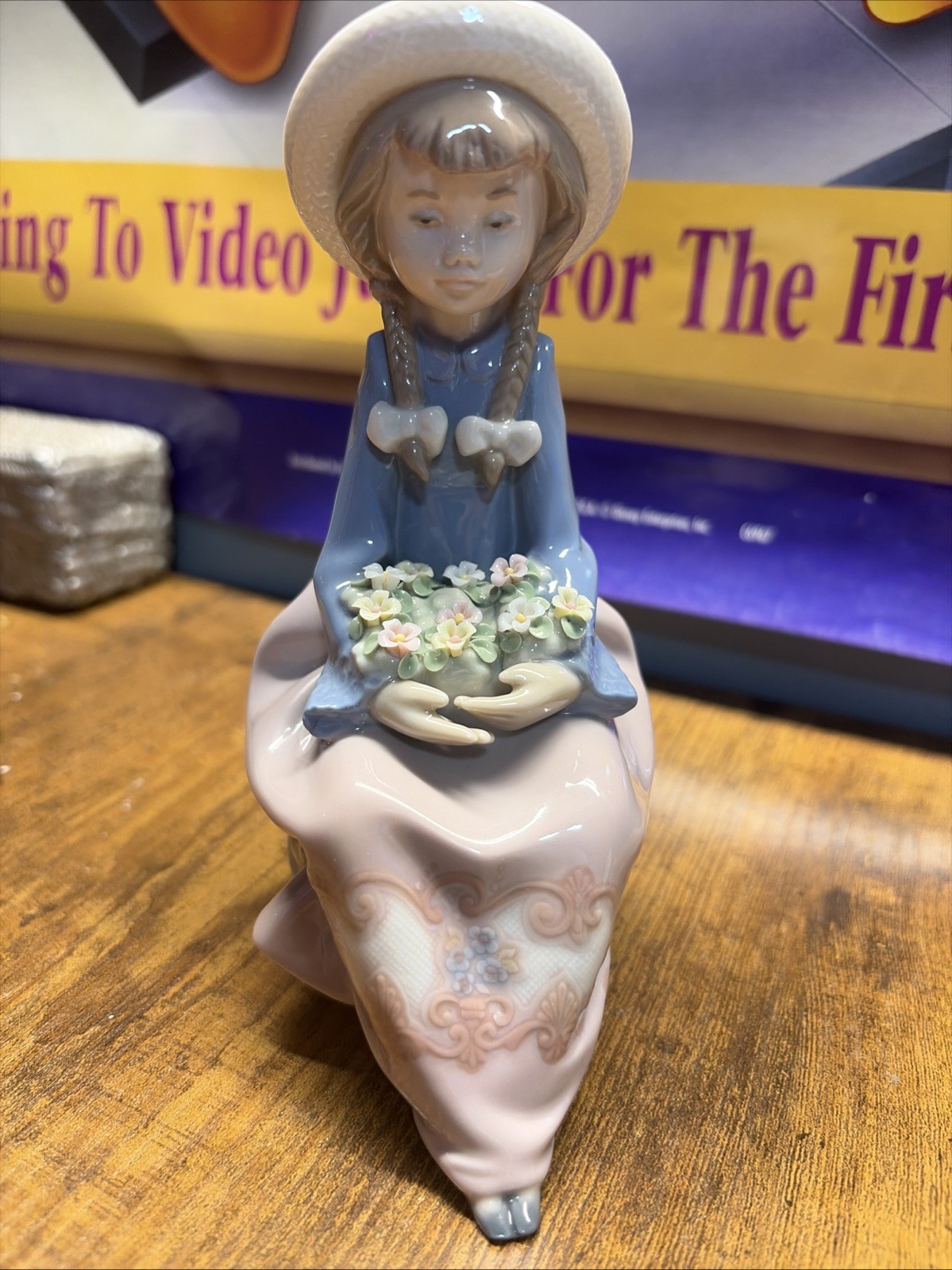 Vintage 1988 Lladro "Pretty and Prim" # 5554 Porcelain Figuring Retired 1998 Vintage 1988 Lladro "Pretty and Prim" # 5554 Porcelain Figuring Retired 1998