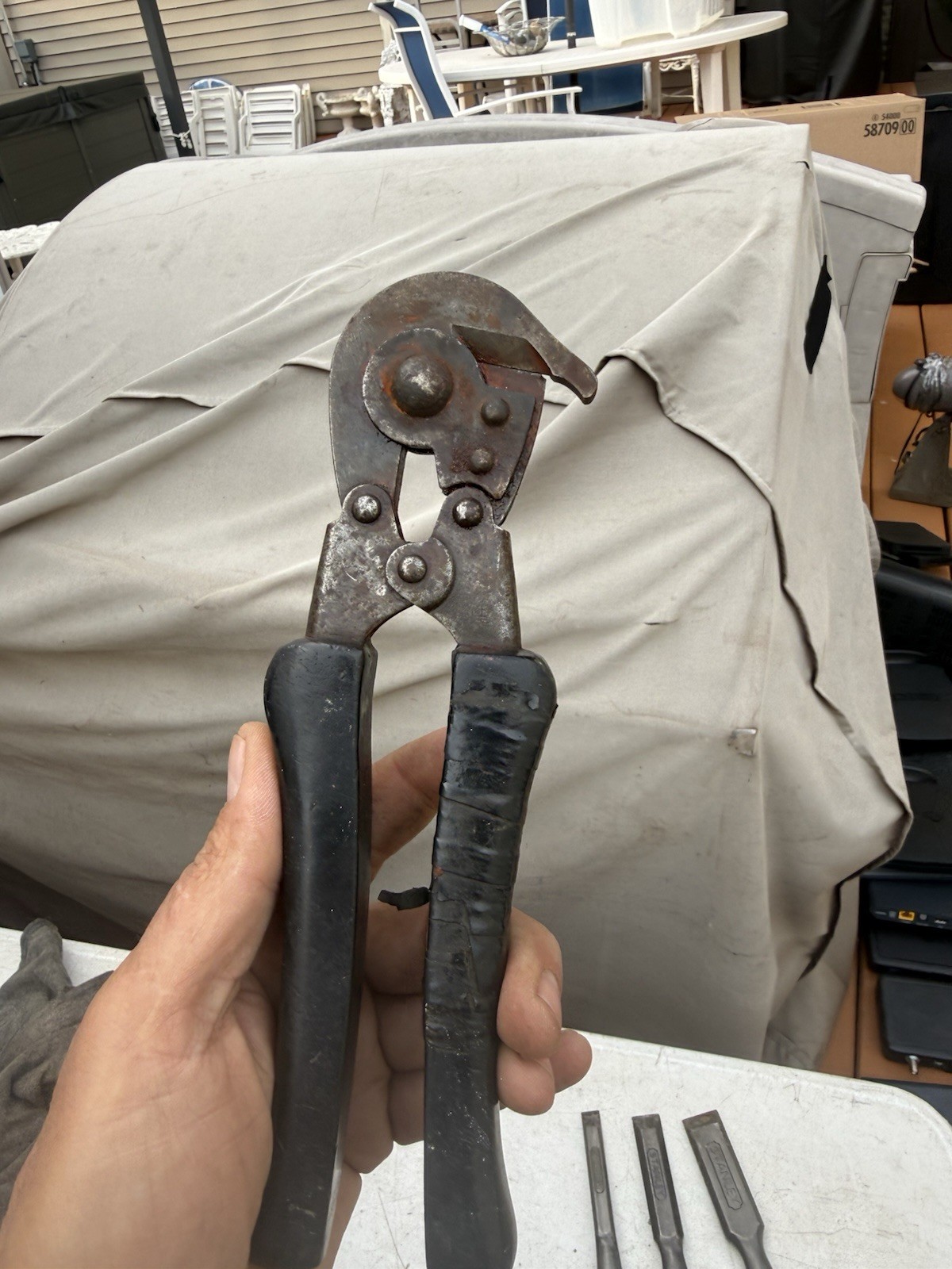 ORIGINAL WWII US ARMY WIRE CUTTERS By WM SCHOLLHORN CO. DATED 1942 ORIGINAL WWII US ARMY WIRE CUTTERS By WM SCHOLLHORN CO. DATED 1942
