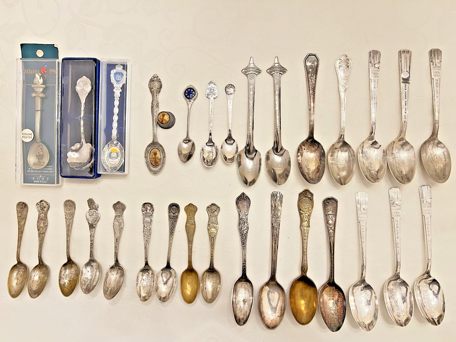 Lot of 30 Vintage World's Fair Souvenir Spoons 1893-1996 Chicago NY St Louis Ect Lot of 30 Vintage World's Fair Souvenir Spoons 1893-1996 Chicago NY St Louis Ect