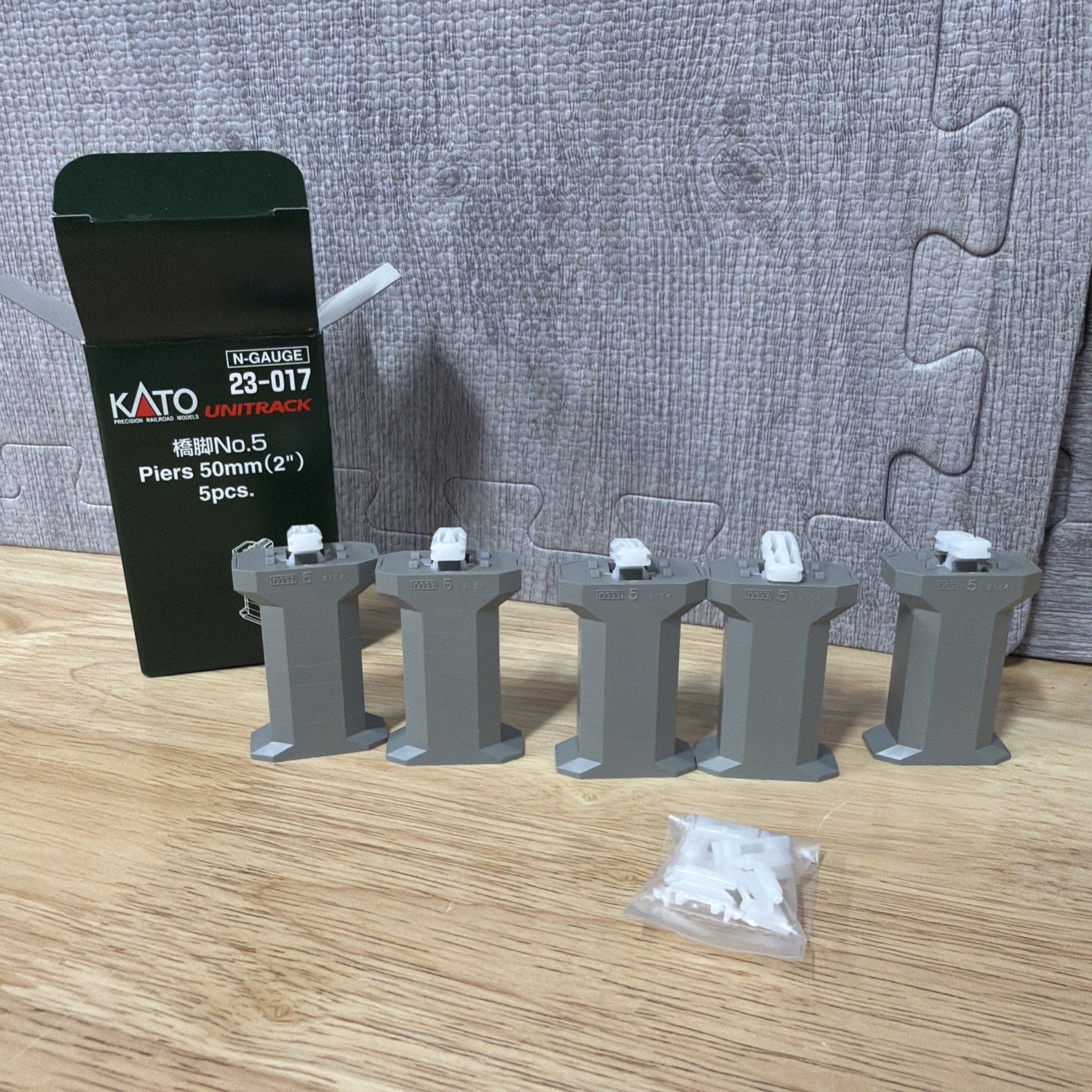 KATO 23-017 UniTrack NO. 5 Piers 50MM 2" 5 PCS W/Clips N-Gauge Japan KATO 23-017 UniTrack NO. 5 Piers 50MM 2" 5 PCS W/Clips N-Gauge Japan