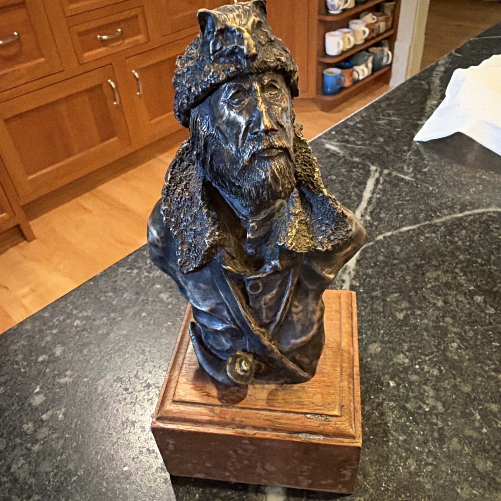 Vintage 1976 Mountain Man Bust Bronze Metal Sculpture Raccoon Skin Cap 382/1500 Vintage 1976 Mountain Man Bust Bronze Metal Sculpture Raccoon Skin Cap 382/1500