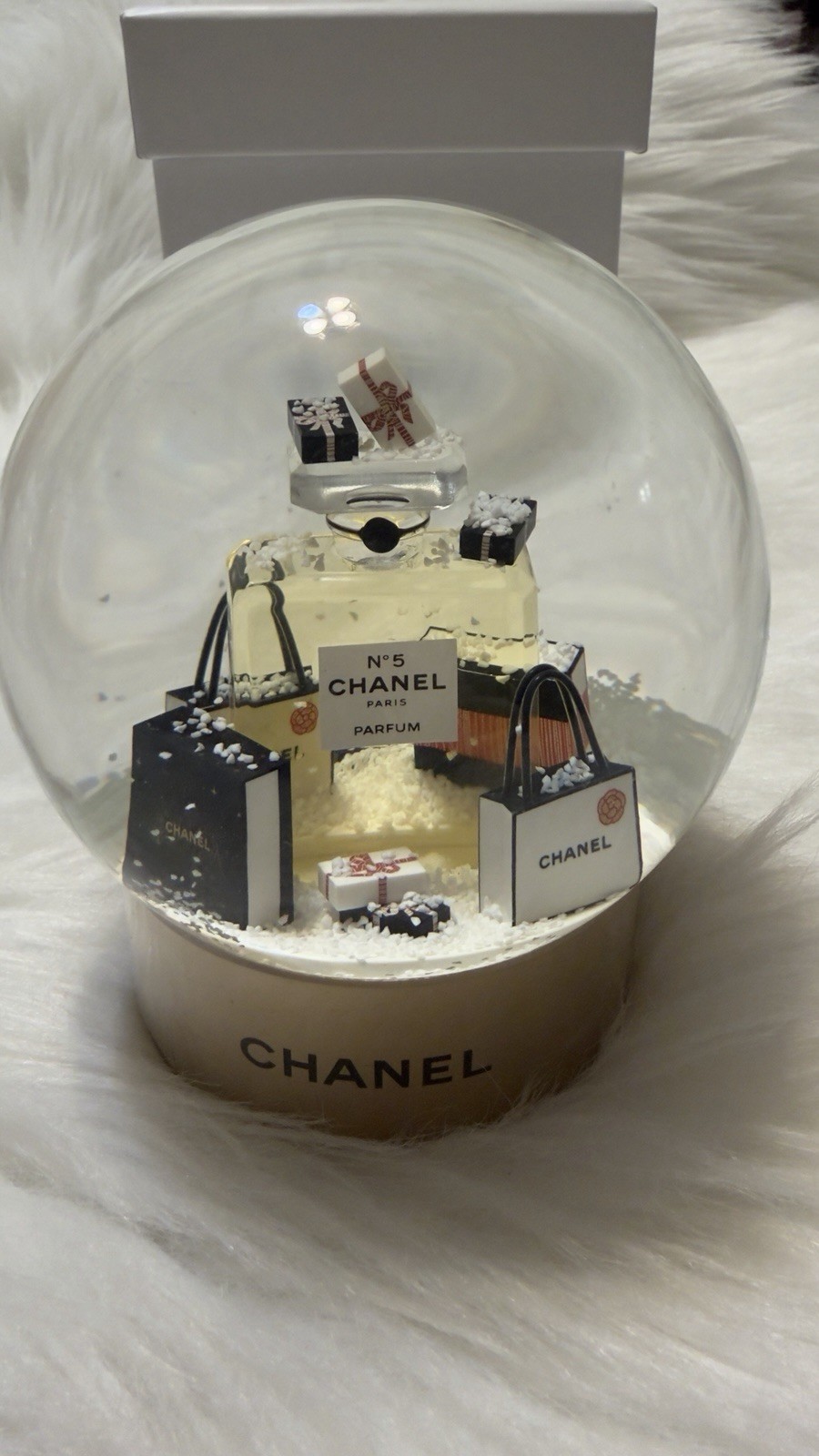 Chanel Beauté N5 Snow Globe Limited Edition Rare VIP Gift GWP 2021 Collectible Chanel Beauté N5 Snow Globe Limited Edition Rare VIP Gift GWP 2021 Collectible