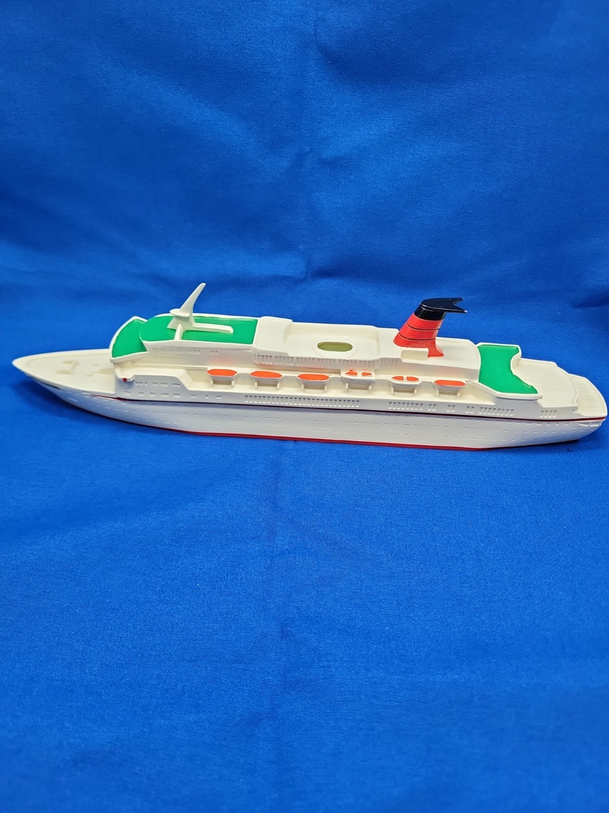 Vintage 1984 Montego Products Ltd. 10.5" Resin Cruise Ship Cunard Countess