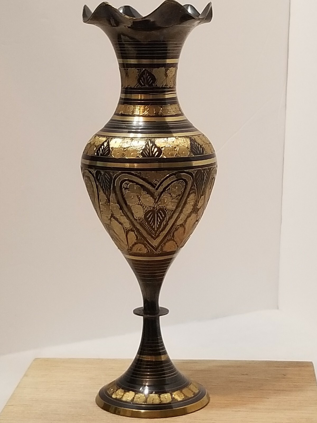 STUNNING VINTAGE EGYPTIAN ANTIQUE BRONZE STEMMED VASE 11.5 INCH GOLD ETCHING STUNNING VINTAGE EGYPTIAN ANTIQUE BRONZE STEMMED VASE 11.5 INCH GOLD ETCHING