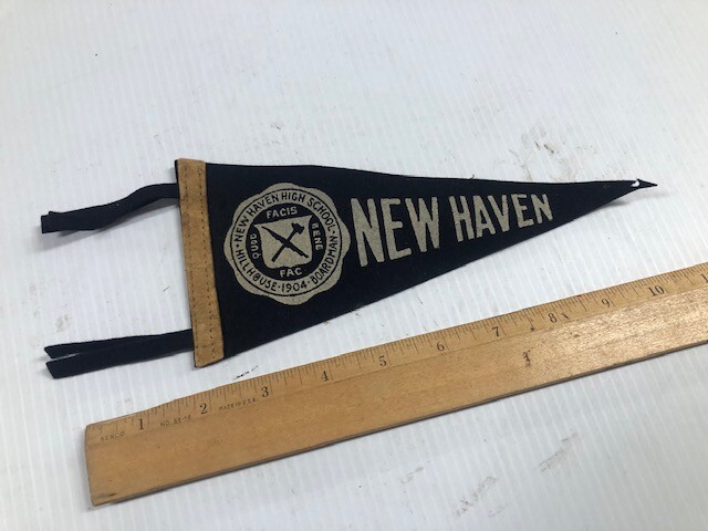 VINTAGE UNIVERSITY OF NEW HAVEN CONNECTICUT FELT PENNANT 10" MINITURE VINTAGE UNIVERSITY OF NEW HAVEN CONNECTICUT FELT PENNANT 10" MINITURE