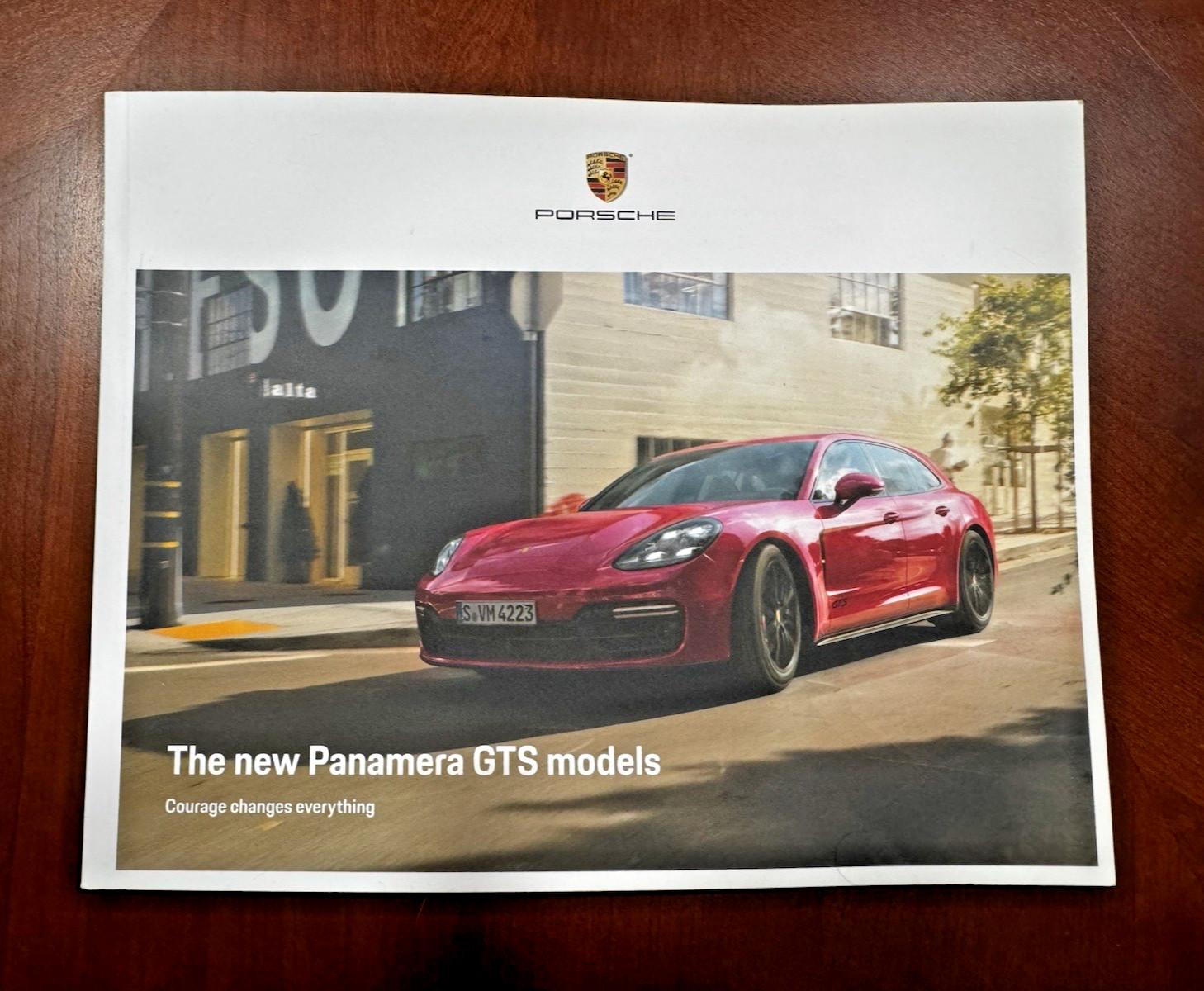 PORSCHE PANAMERA GTS SEDAN & SPORT TURISMO PRESTIGE SALES BROCHURE 2019 USA PORSCHE PANAMERA GTS SEDAN & SPORT TURISMO PRESTIGE SALES BROCHURE 2019 USA