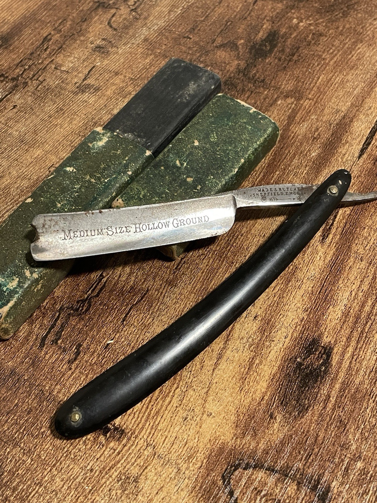 Antique Wade & Butcher Celebrated Hollow Ground Straight Razor Antique Wade & Butcher Celebrated Hollow Ground Straight Razor