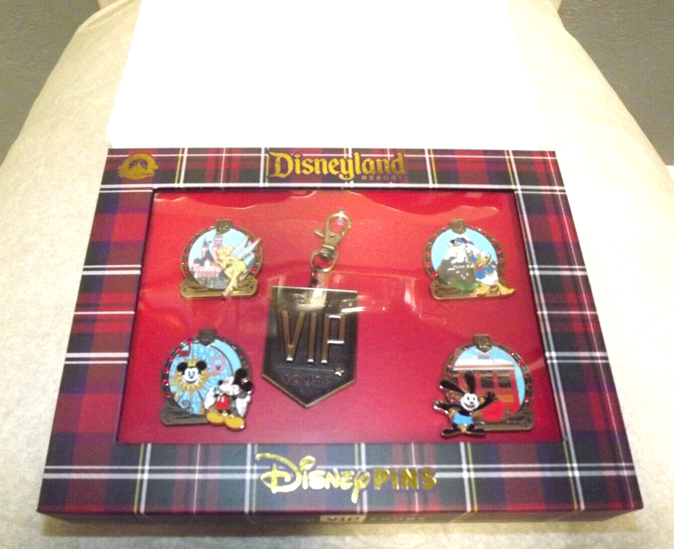 (1) New Exclusive 2024 Disney / Disneyland VIP Tours 1st Edition Pin & Charm Set (1) New Exclusive 2024 Disney / Disneyland VIP Tours 1st Edition Pin & Charm Set