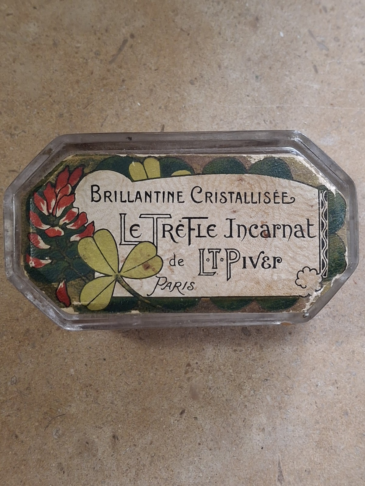 L.T. Piver, Le Trèfle Incarnat perfume box (brillantine) L.T. Piver, Le Trèfle Incarnat perfume box (brillantine)