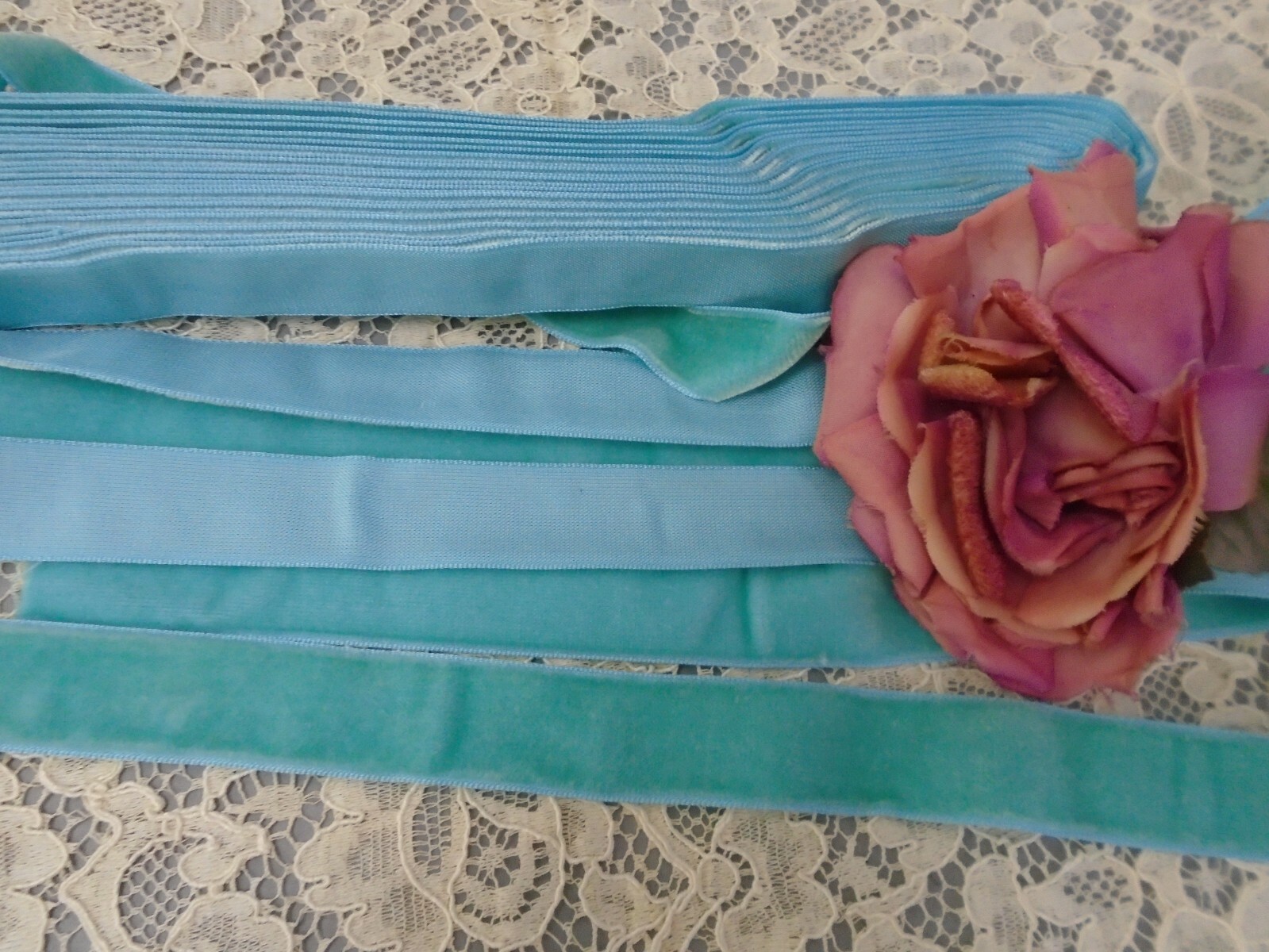 VINTAGE LUXURIOUS 1940s ITALY SOFT VELVET RIBBON 7/8" TURQUOISE VINTAGE LUXURIOUS 1940s ITALY SOFT VELVET RIBBON 7/8" TURQUOISE