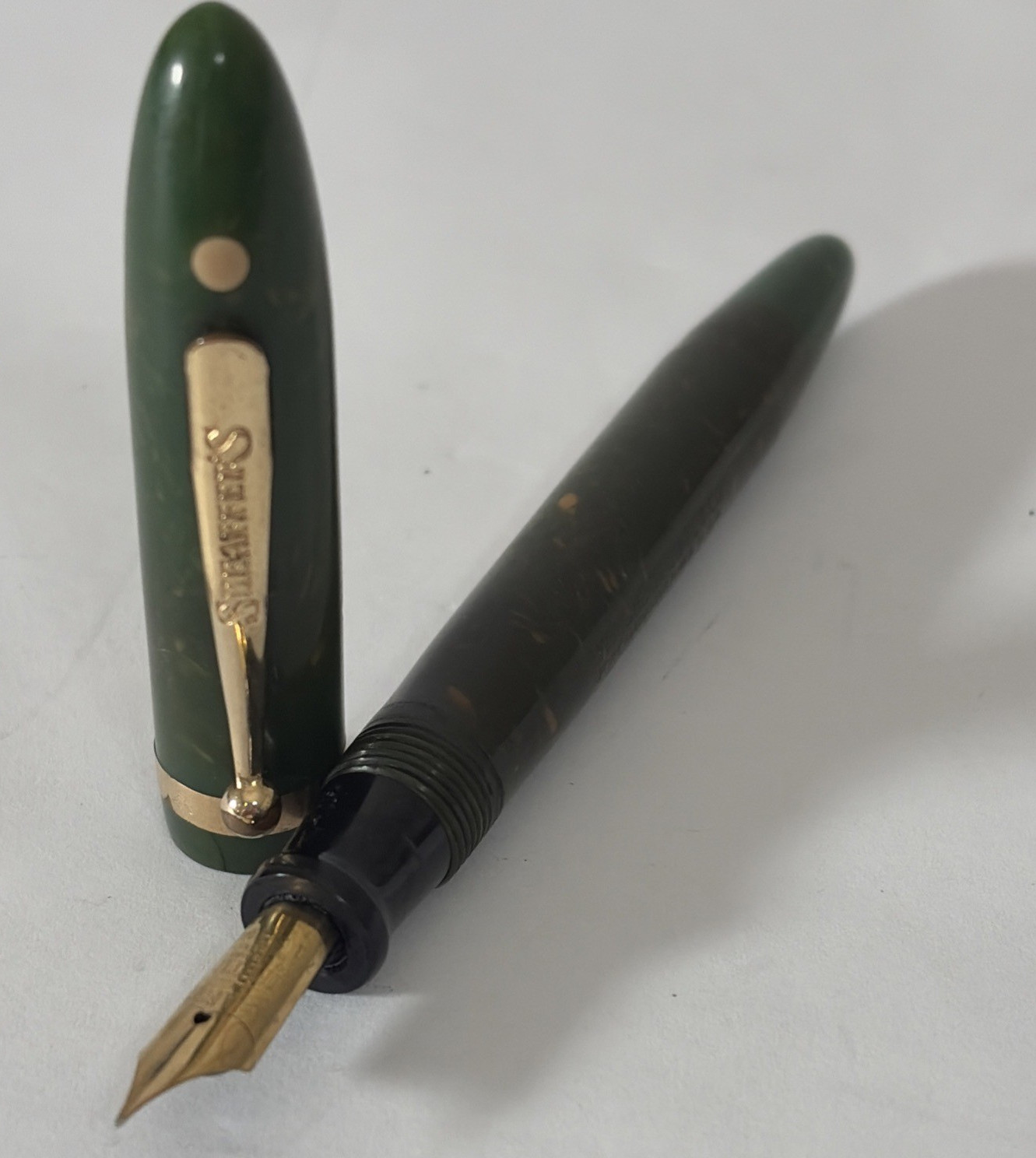 Vintage Shaeffer's White Dot Lever Fill Fountain Pen - Green - 14K Lifetime Nib Vintage Shaeffer's White Dot Lever Fill Fountain Pen - Green - 14K Lifetime Nib