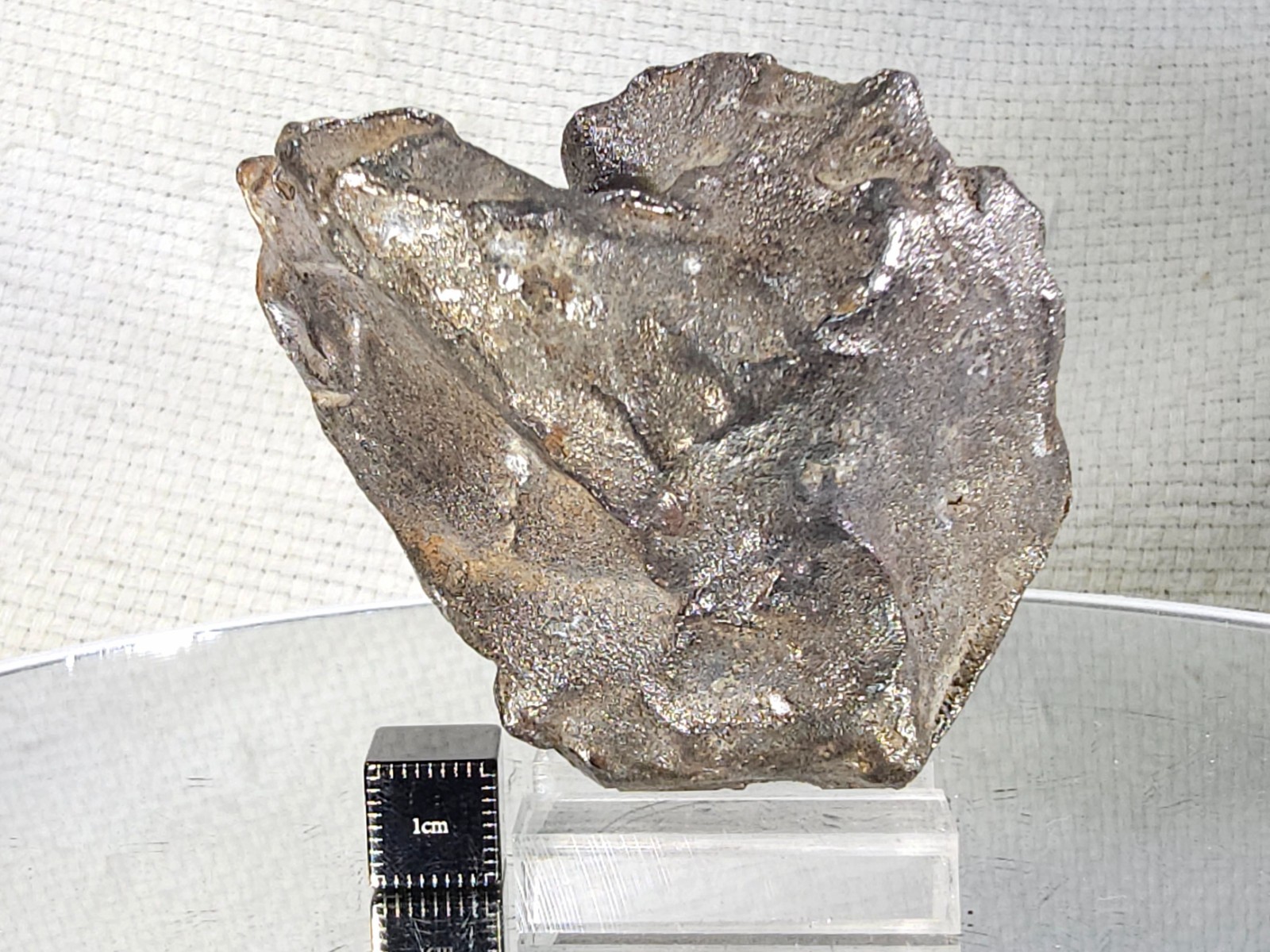 Gebel Kamil, Iron ungrouped, 317g, Sculpturally attractive meteorite, hold space Gebel Kamil, Iron ungrouped, 317g, Sculpturally attractive meteorite, hold space