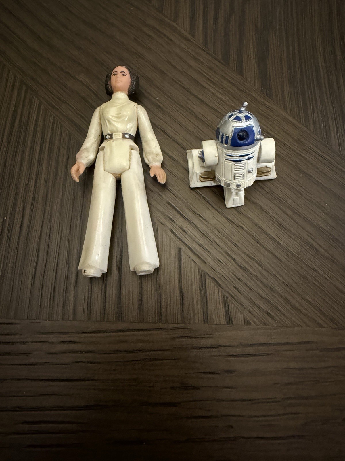 Vintage 1977 Star Wars Princess Leia Action Figure And Vintage R2D2 Figure Vintage 1977 Star Wars Princess Leia Action Figure And Vintage R2D2 Figure