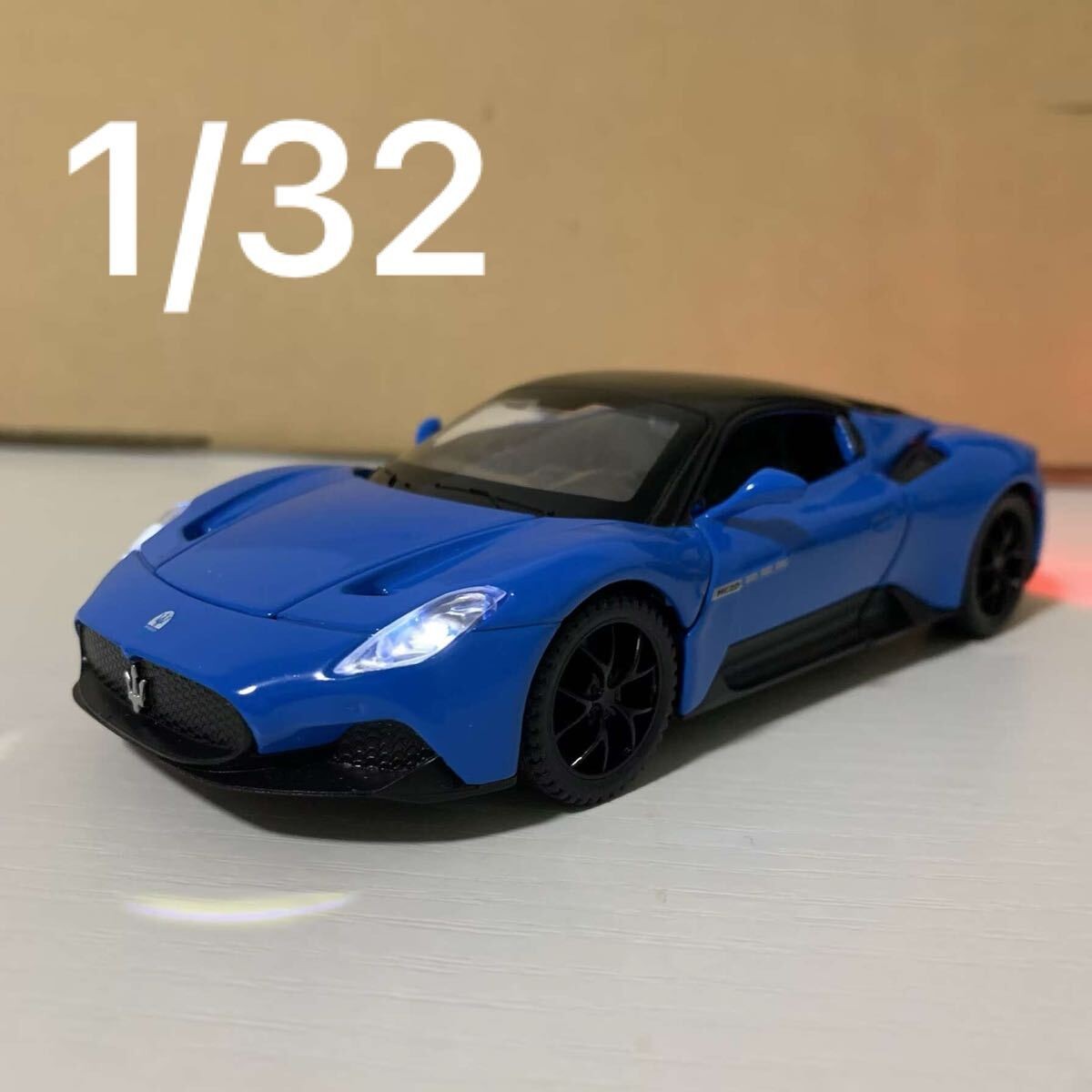 1/32 Maserati MC20 mini car blue