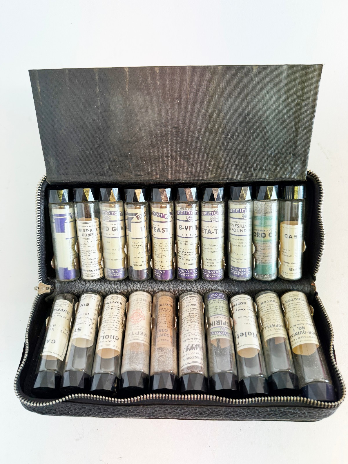 Vintage Doctor's Medicine Kit / Leather Travel Case 20 Vials Vintage Doctor's Medicine Kit / Leather Travel Case 20 Vials