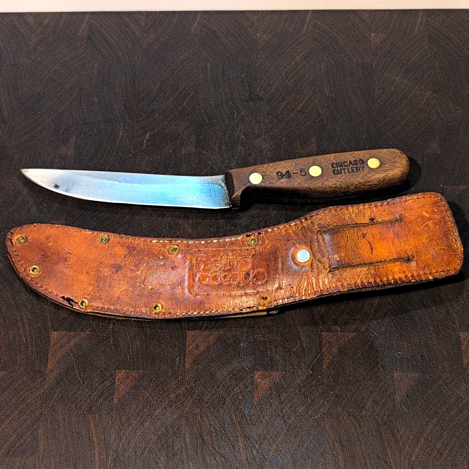 Vintage Chicago Cutlery model 94-5 fixed-blade hunting and skinning knife Vintage Chicago Cutlery model 94-5 fixed-blade hunting and skinning knife