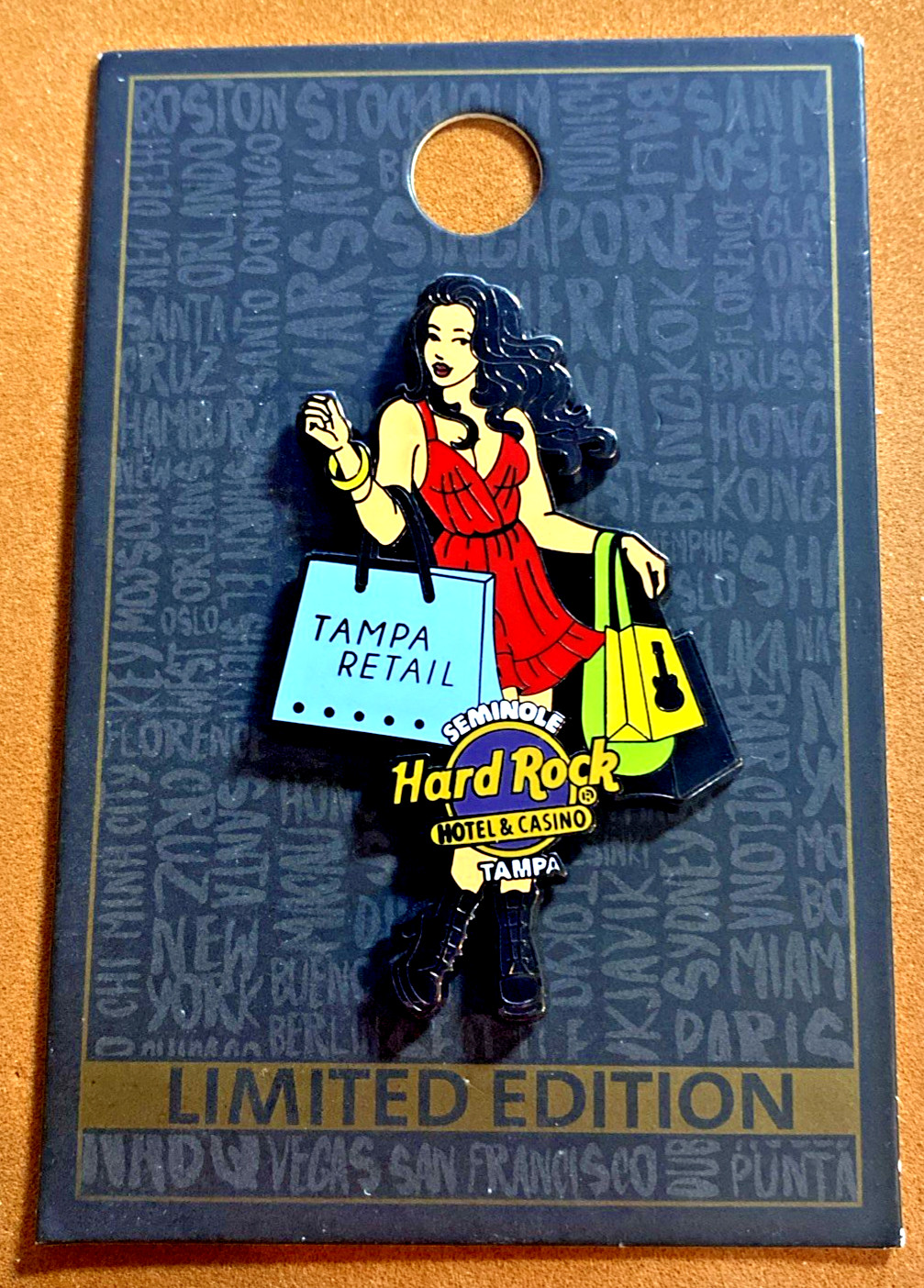 SEMINOLE HARD ROCK TAMPA HOTEL & CASINO 2018 GIRL SHOPPING RETAIL LE 200 PIN SEMINOLE HARD ROCK TAMPA HOTEL & CASINO 2018 GIRL SHOPPING RETAIL LE 200 PIN