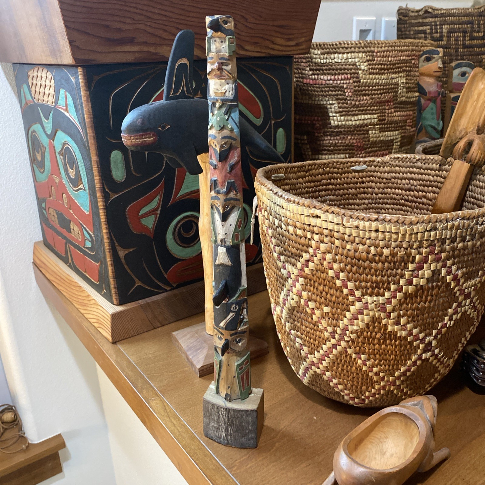 Antique ,Totem Pole, Native American, Seattle Totem Pole. Antique ,Totem Pole, Native American, Seattle Totem Pole.